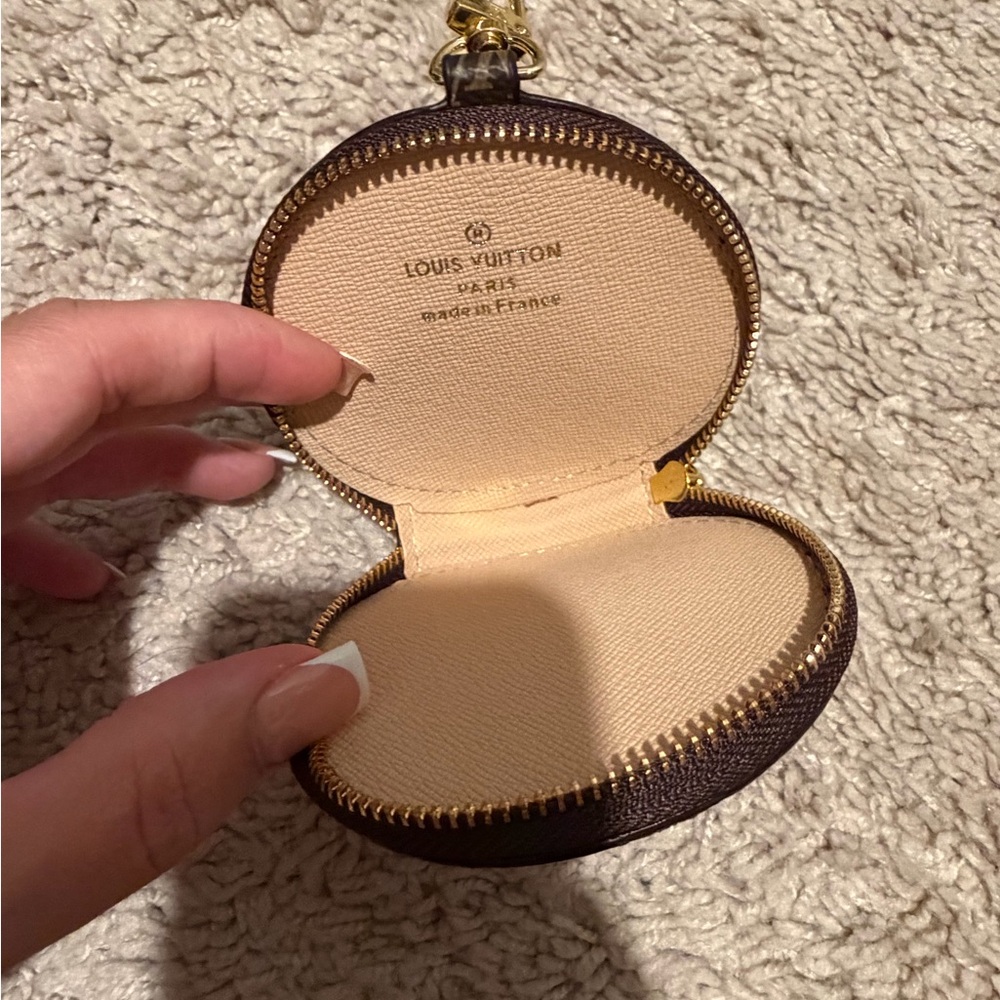 Louis Vuitton Monogram Round Coin Pouch with Gold Hardware - Picture 3 of 3